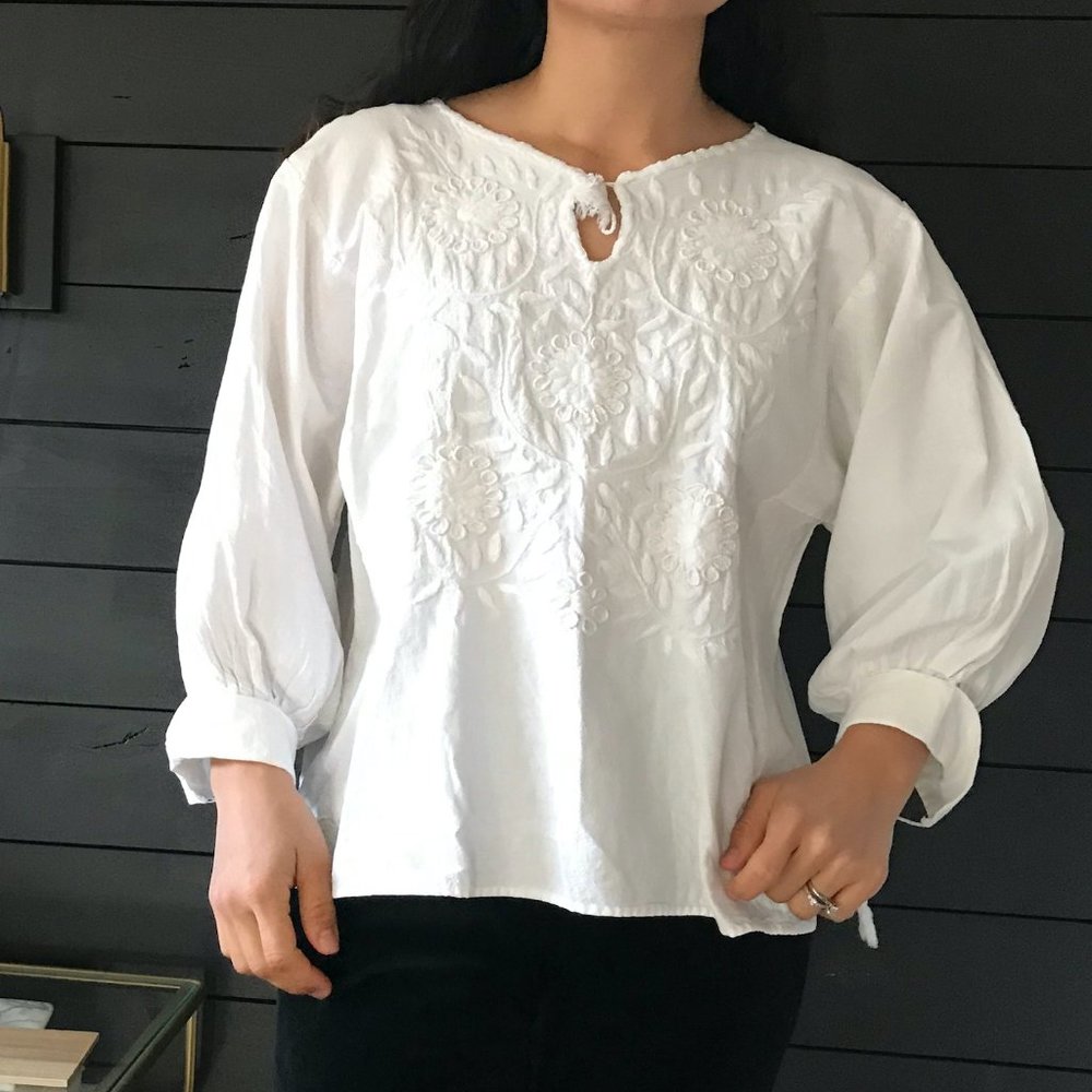 SOLD 70s Mexican embroidery  blouse white small - Picture 9 of 9